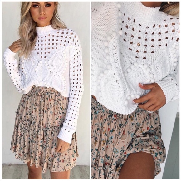 5⭐️ Boho White Crop Knit Pom Pom - Picture 2 of 7